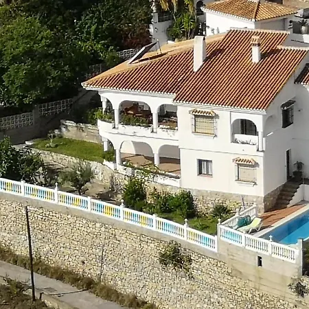 House In A Cove *
